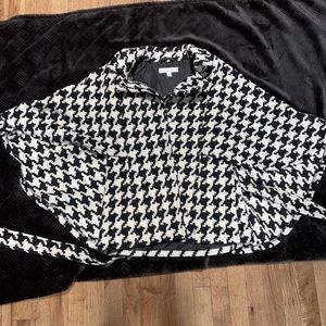 Black and white cape jacket size M, Houndstooth